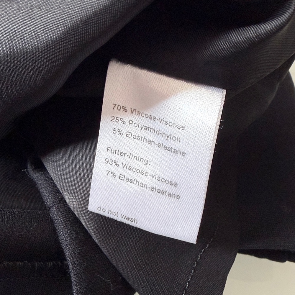Akris punto Cap-Sleeve Zip-Front Seamed Dress, Black Sz 6 - Picture 15 of 16